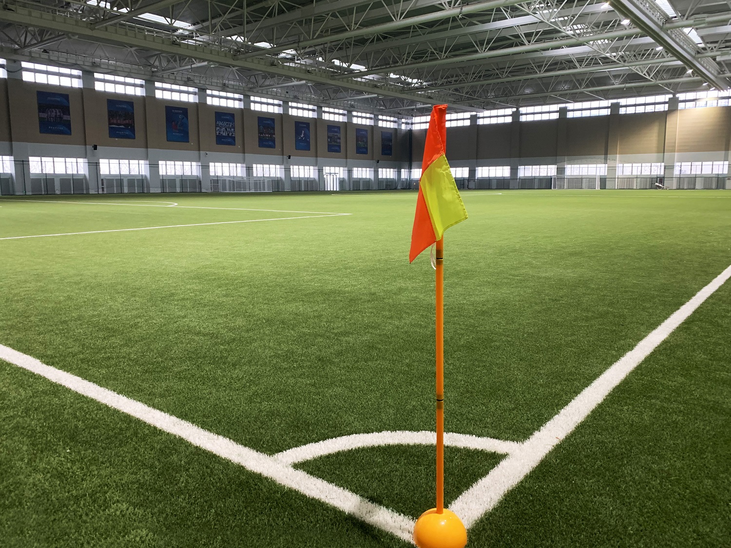 室內人造草坪足球場